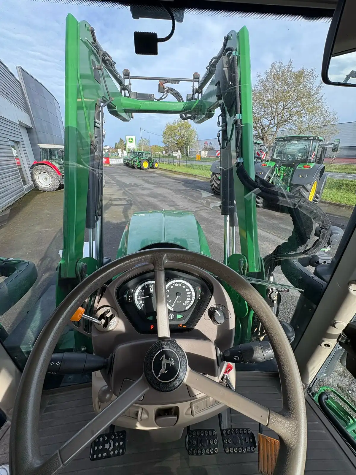 Image JOHN DEERE 6110R